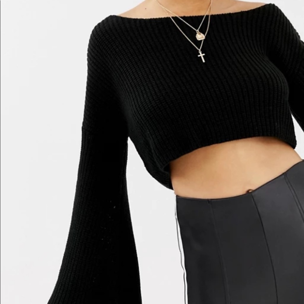 NWOT black flare sleeve crop top